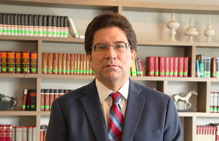 Dr. Santiago Velázquez